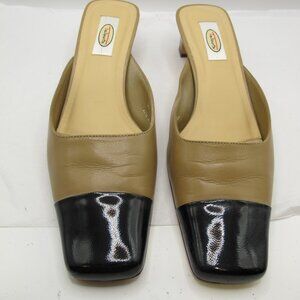 Talbot’s Bunny tan leather slide with black patent leather toe 8.5N